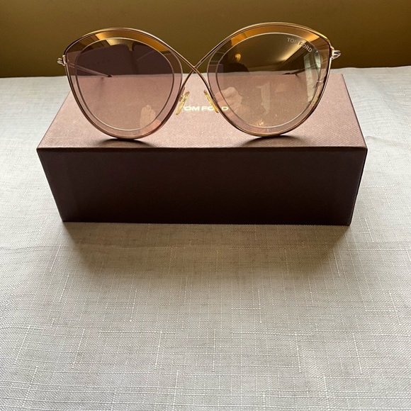 Tom Ford Oversize Gradient Sunglasses - Picture 9 of 9